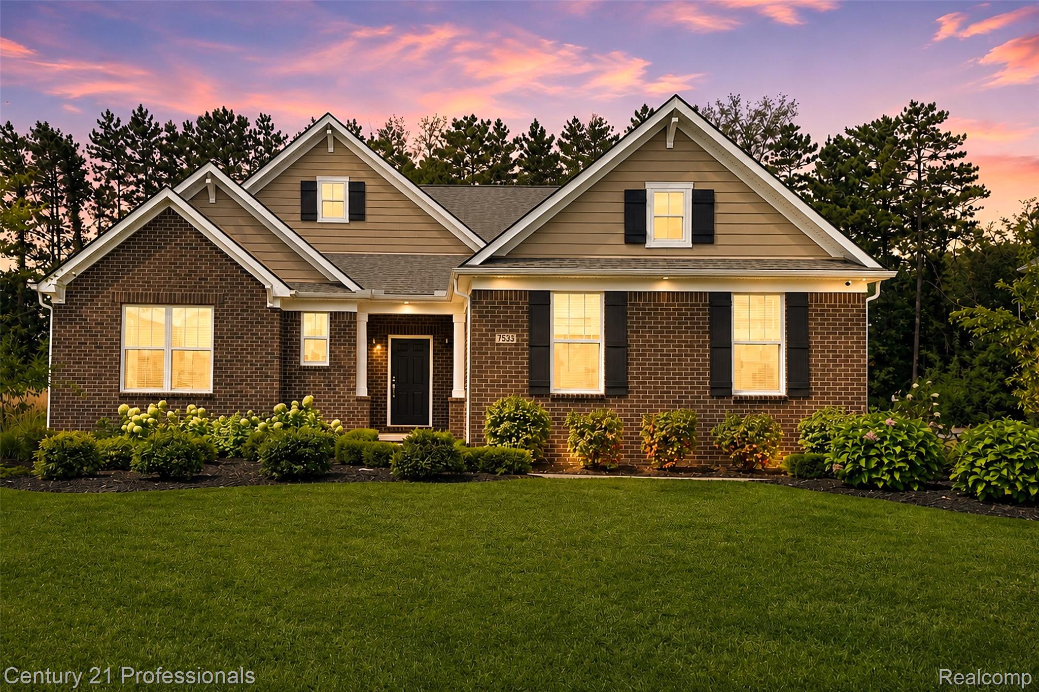 7533 Hardwood Circle Property Photo 1