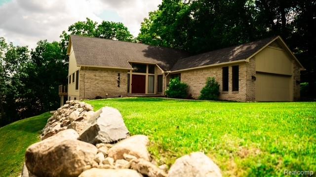 8454 Fawn Valley Drive Property Photo 1