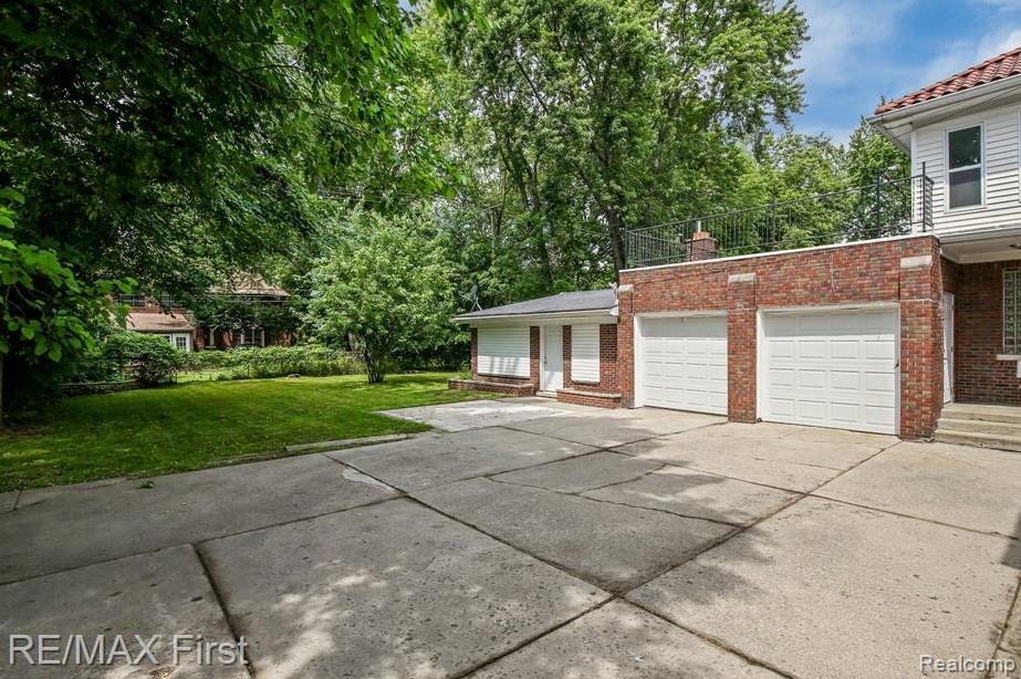 1349 Devonshire Road Property Photo 2