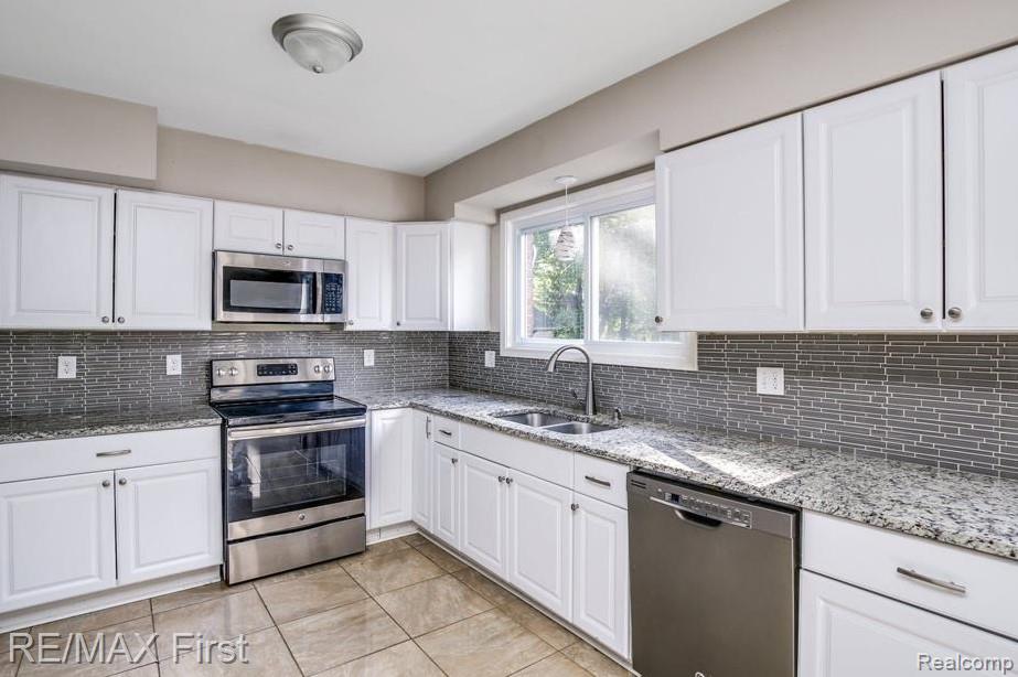 1349 Devonshire Road Property Photo 7