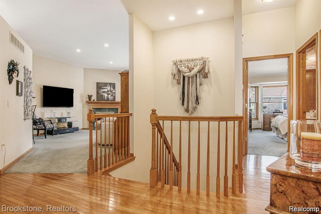35413 Upmann Drive Property Photo 4