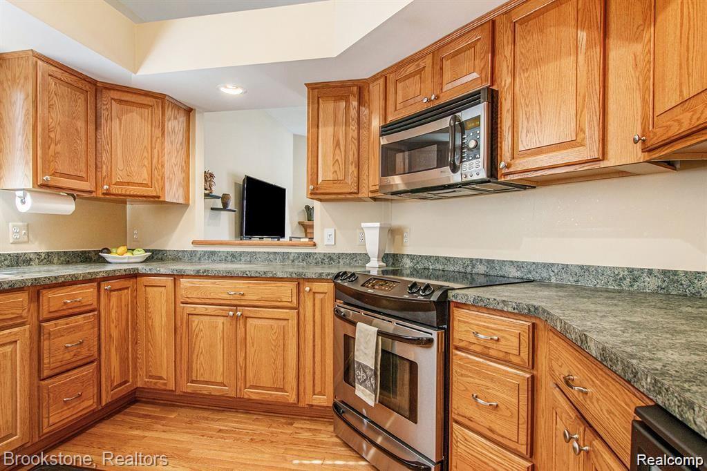 35413 Upmann Drive Property Photo 8