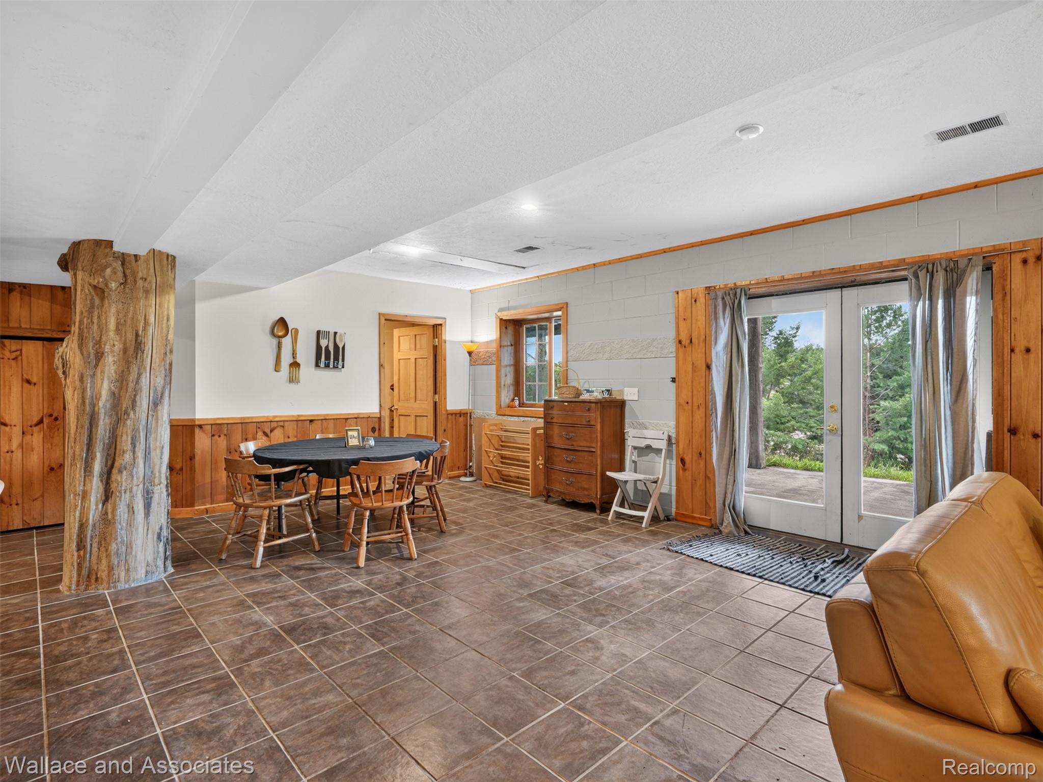 4843 Bamfield Road Property Photo 52