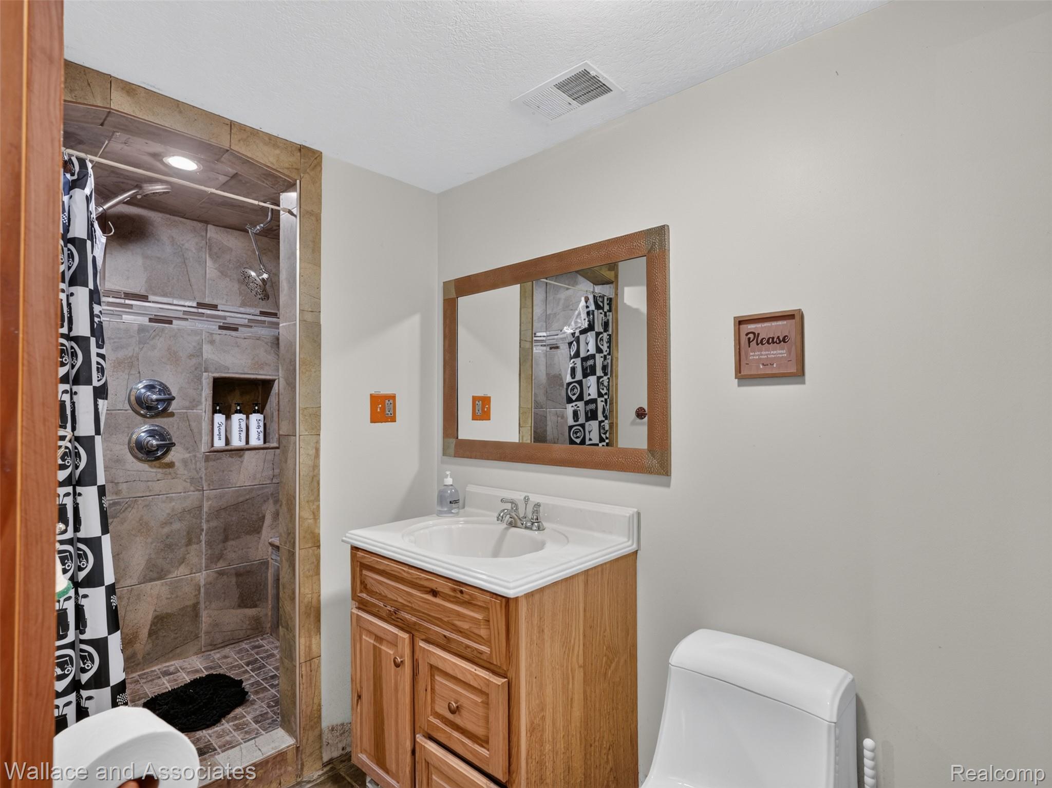 4843 Bamfield Road Property Photo 53