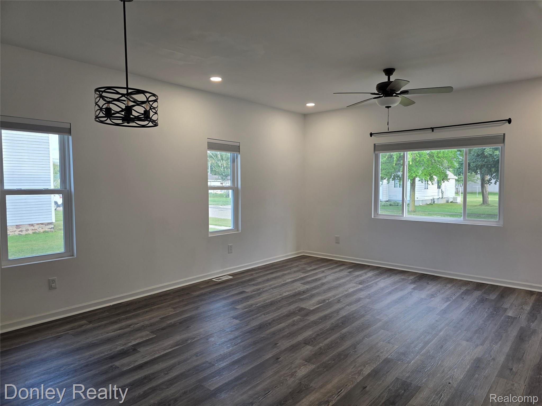 6405 3rd Street Property Photo 4