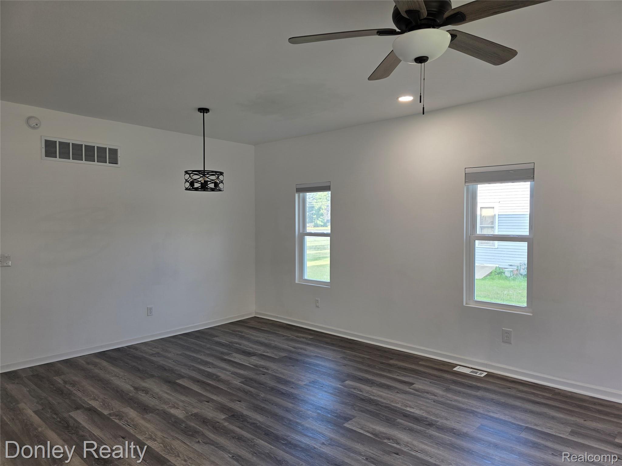 6405 3rd Street Property Photo 6