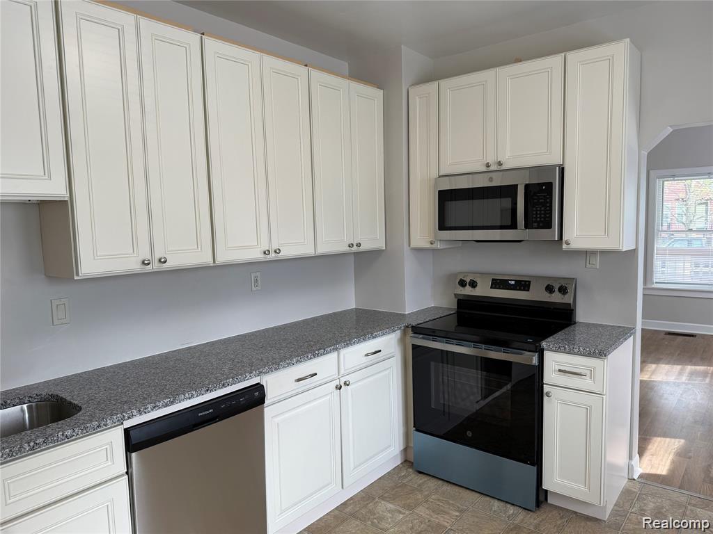 261 Academy Street Property Photo 3
