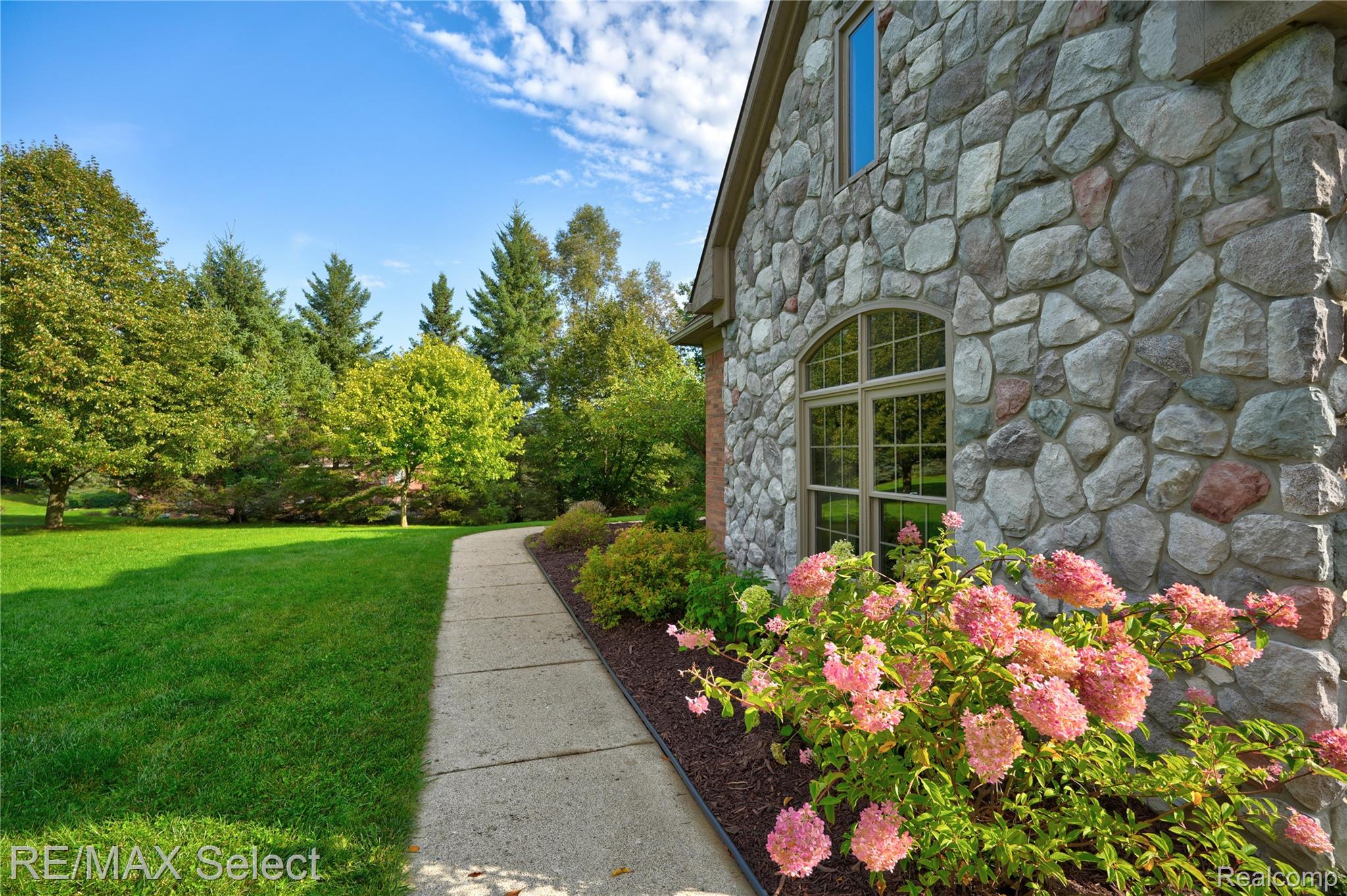 10454 Heron Court Property Photo 8