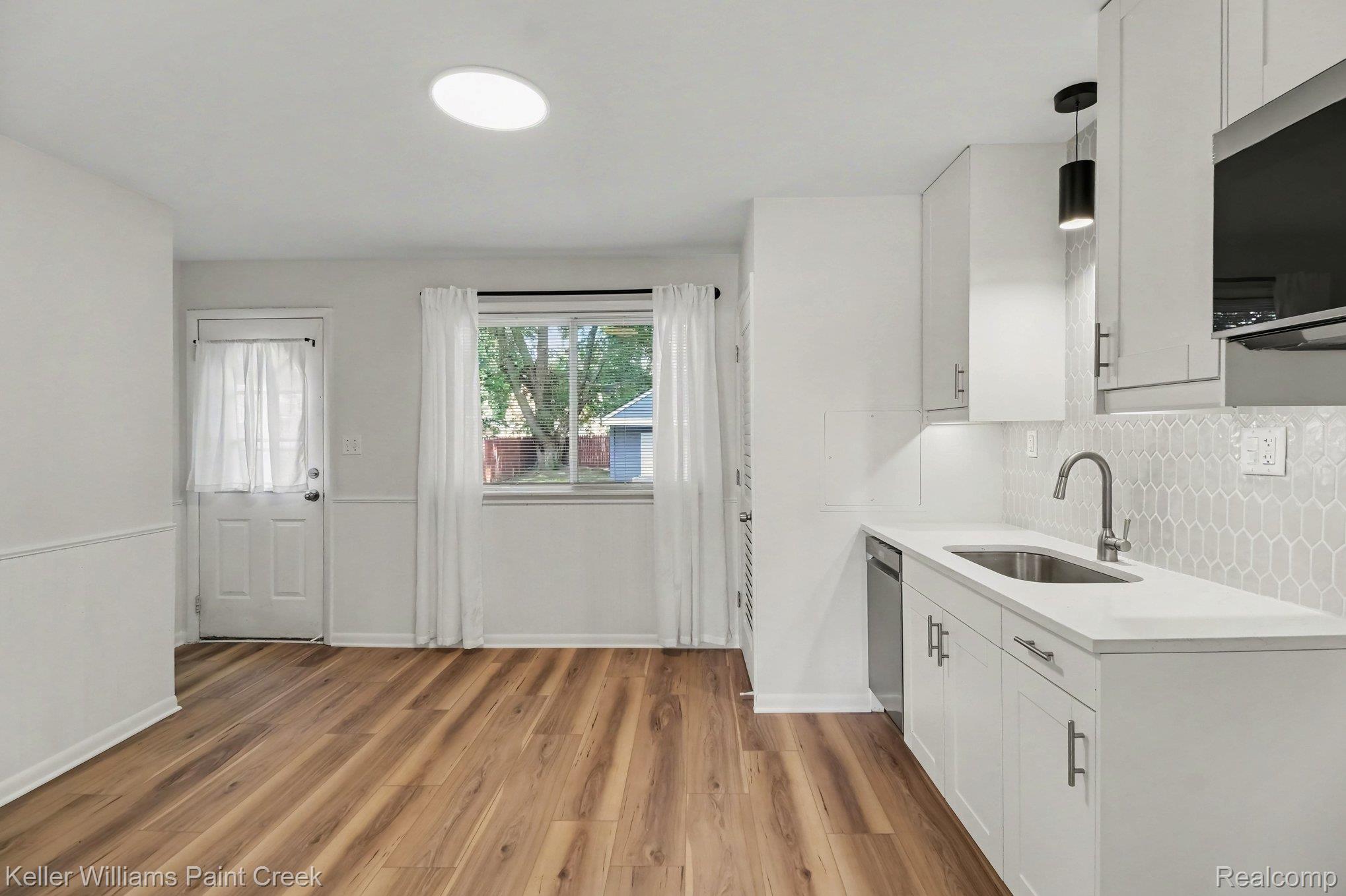 24652 Lauren Avenue Property Photo 6