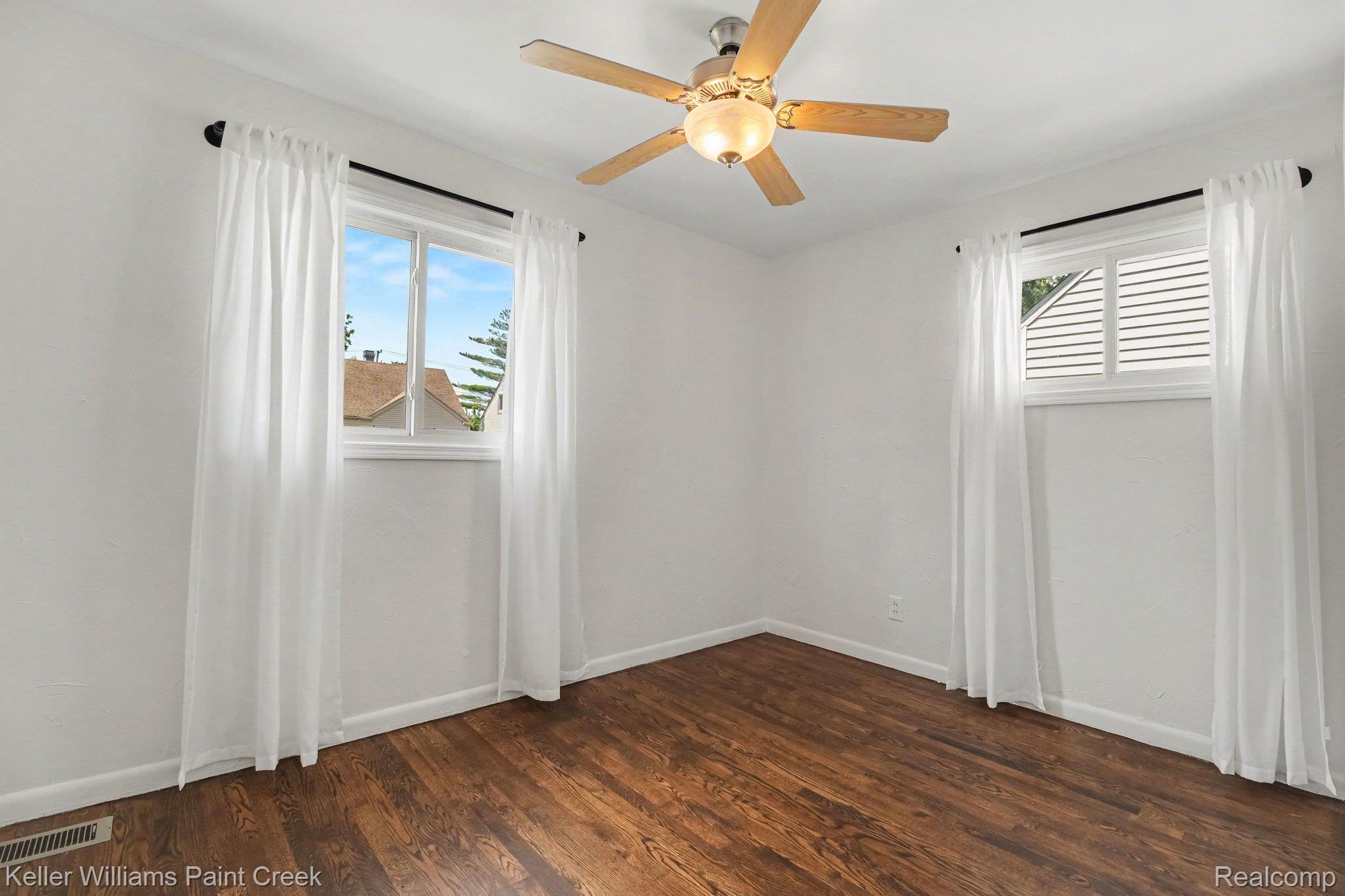 24652 Lauren Avenue Property Photo 10