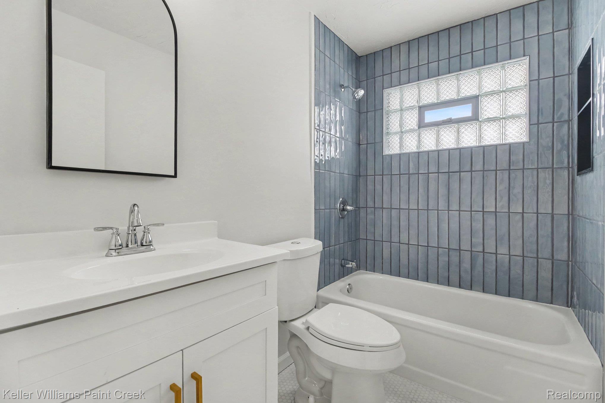 24652 Lauren Avenue Property Photo 13