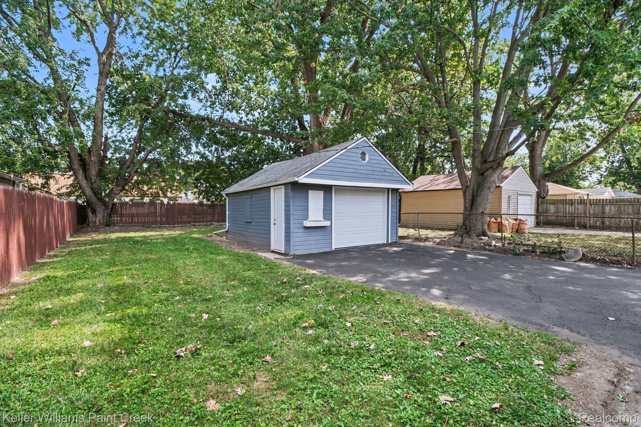 24652 Lauren Avenue Property Photo 17