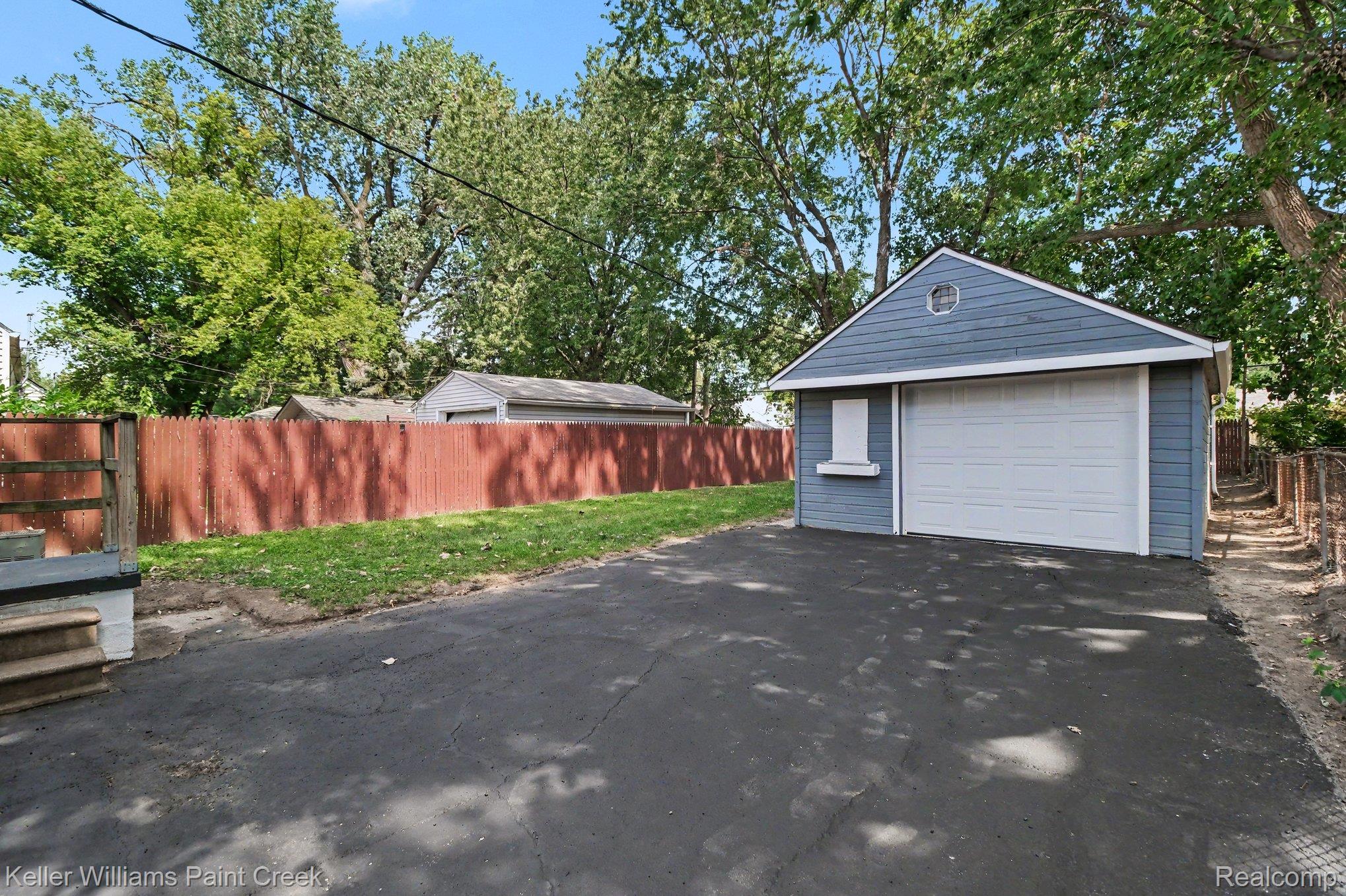24652 Lauren Avenue Property Photo 18