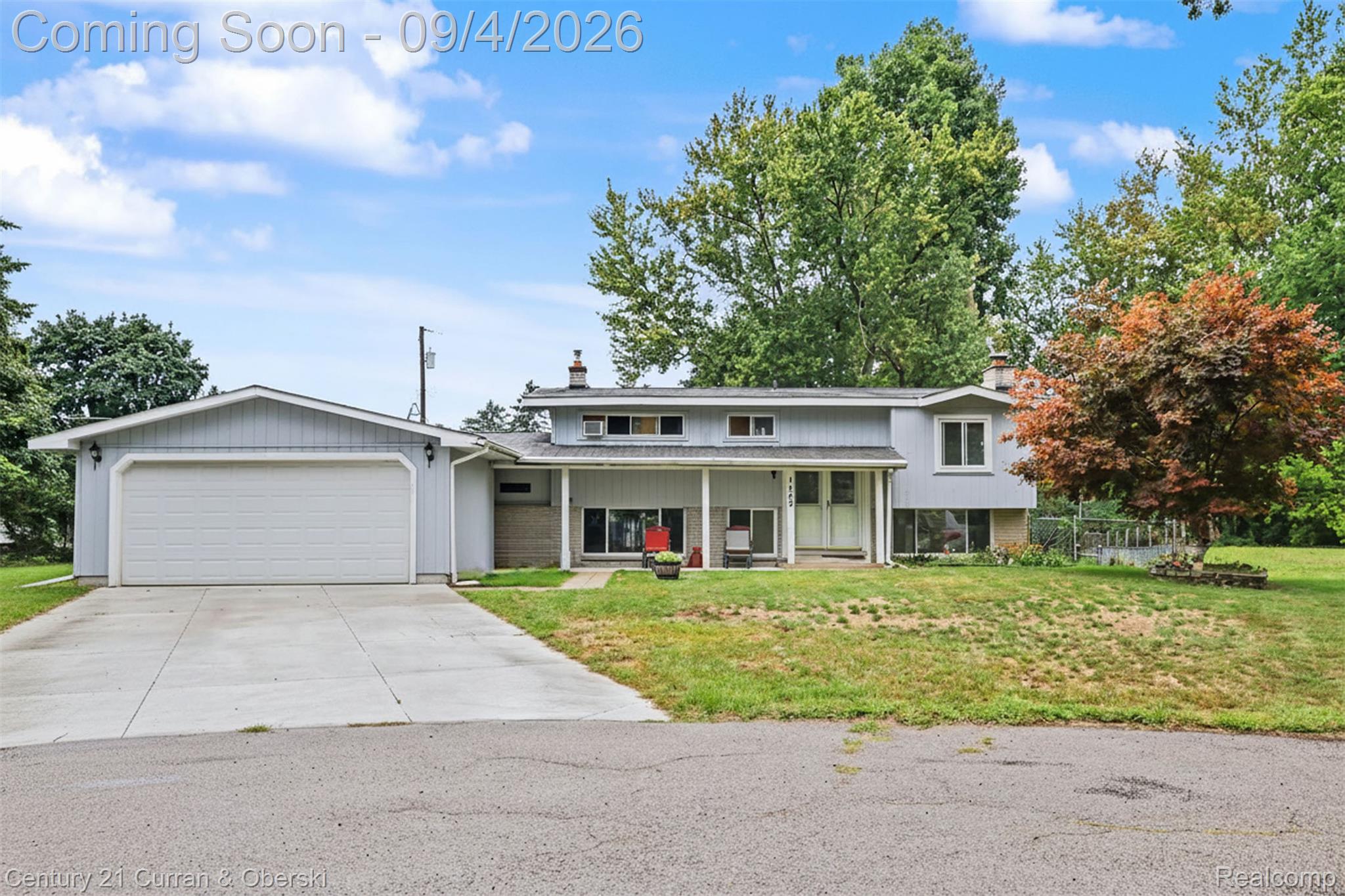 1869 Middle Trail Road Property Photo 1
