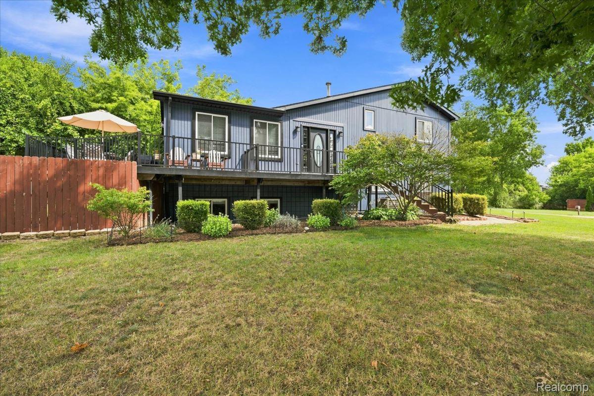 2048 Grace Avenue Property Photo 1