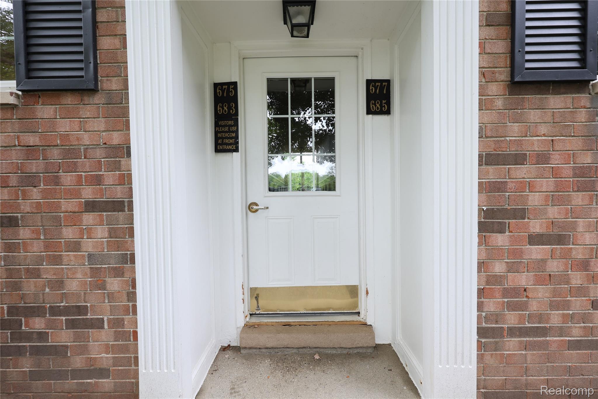 683 E Fox Hills Drive Property Photo 4