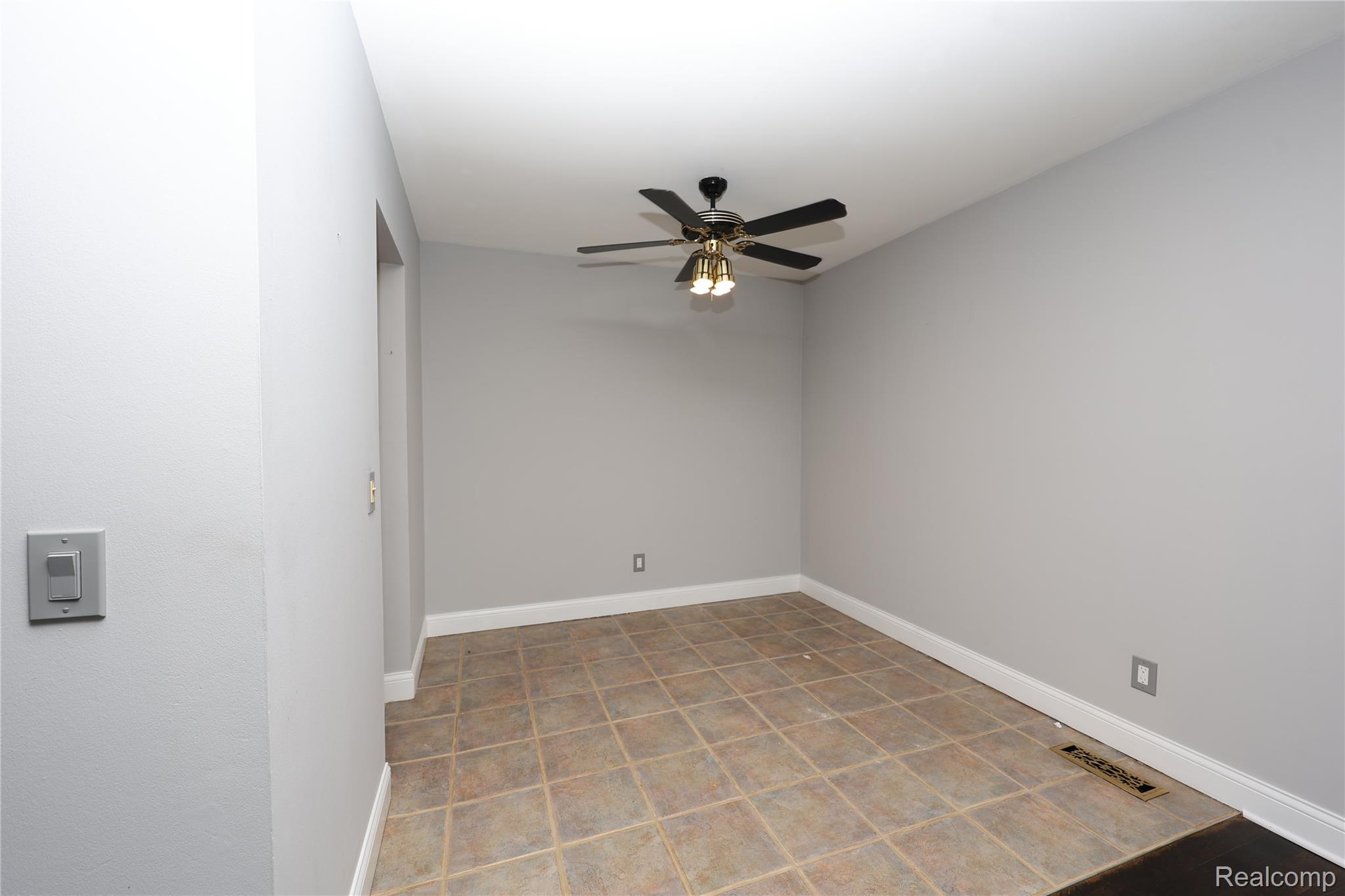 683 E Fox Hills Drive Property Photo 14