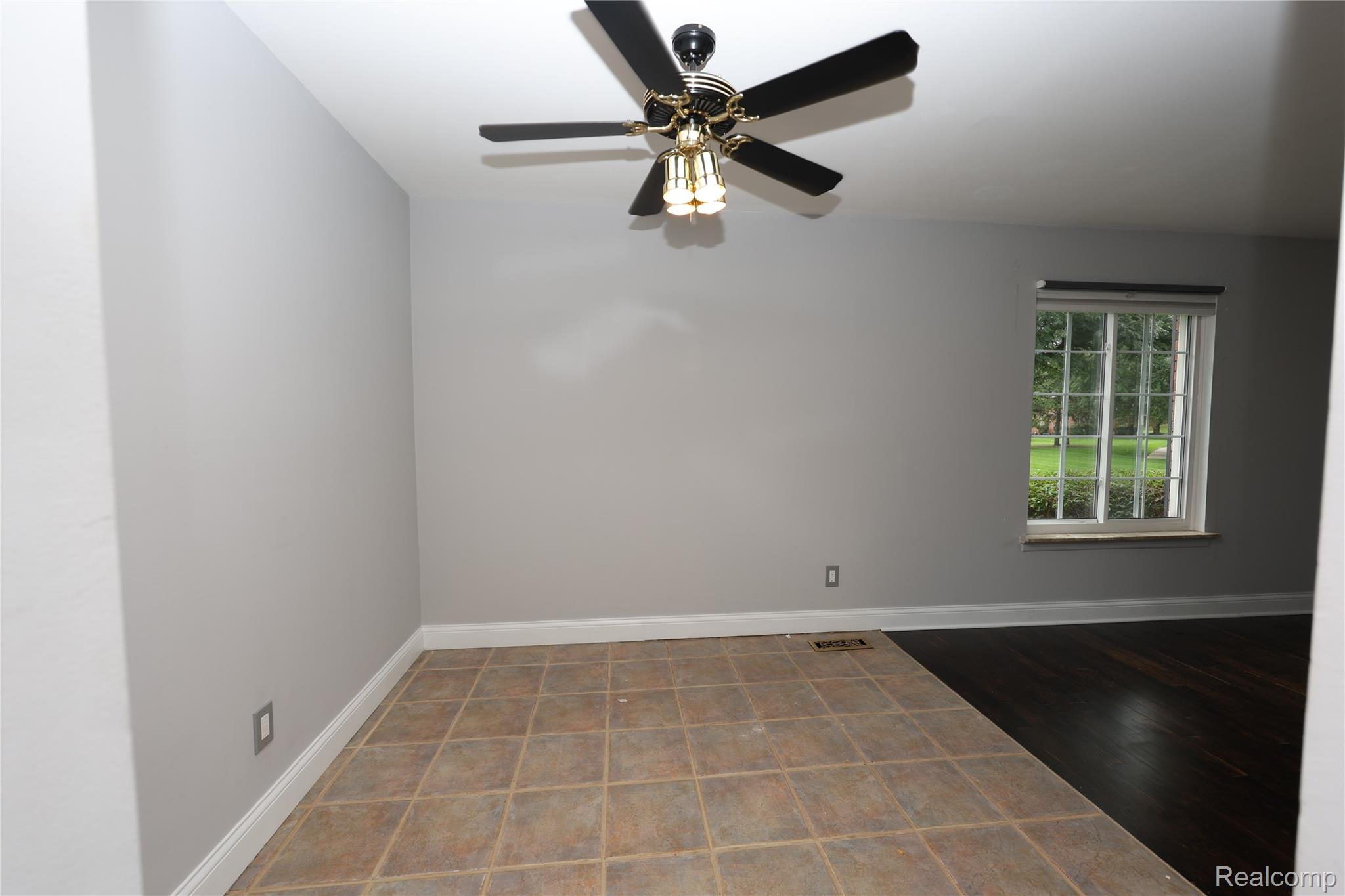 683 E Fox Hills Drive Property Photo 15