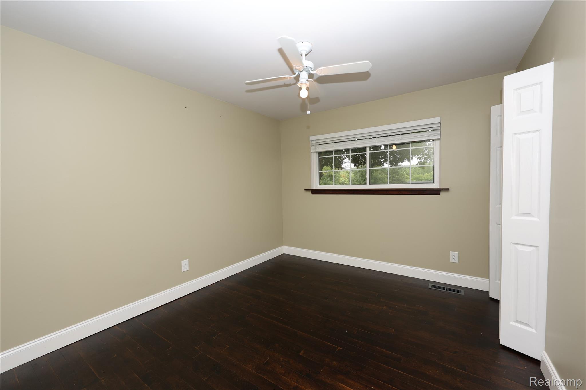 683 E Fox Hills Drive Property Photo 19