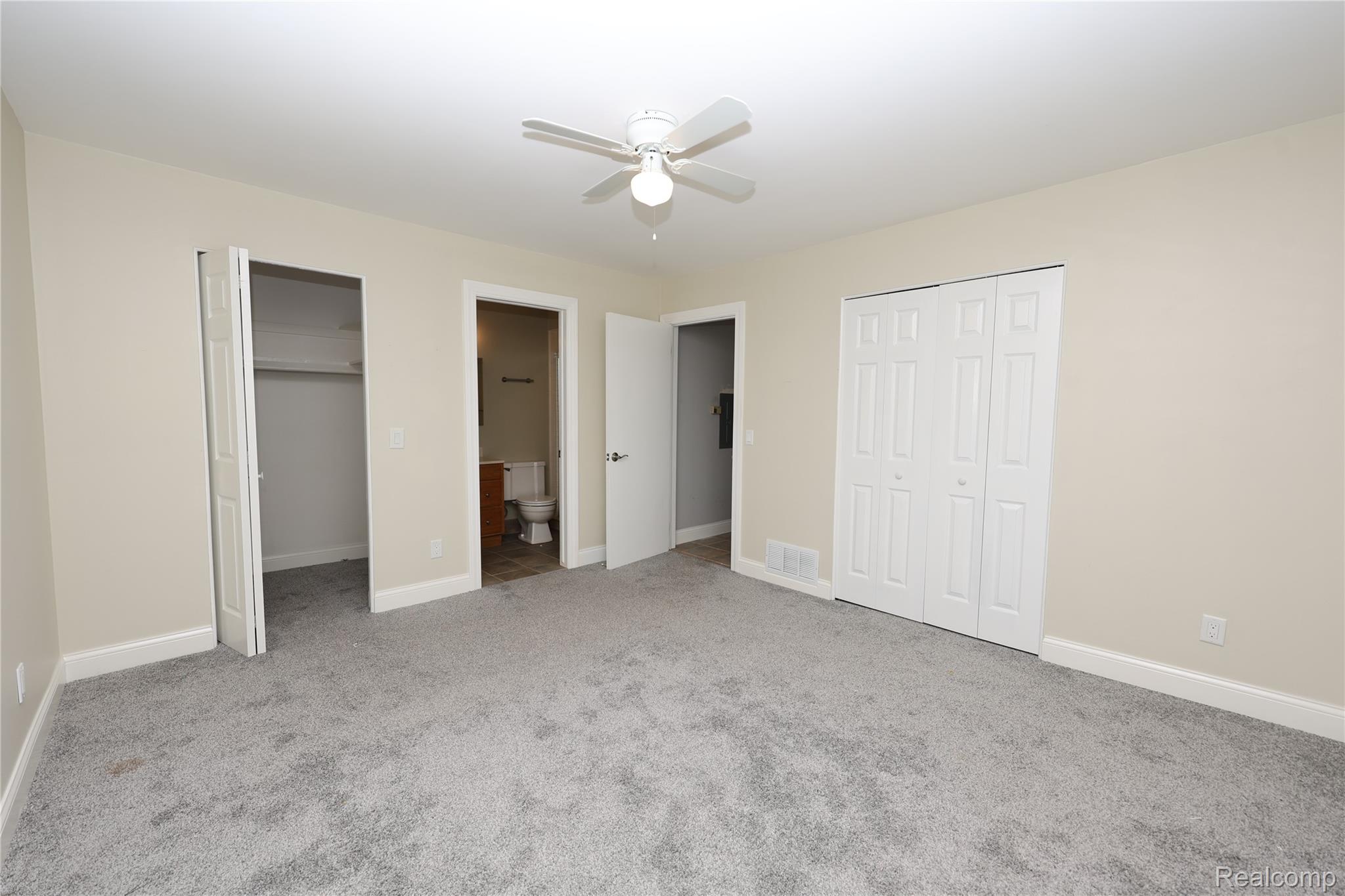 683 E Fox Hills Drive Property Photo 21