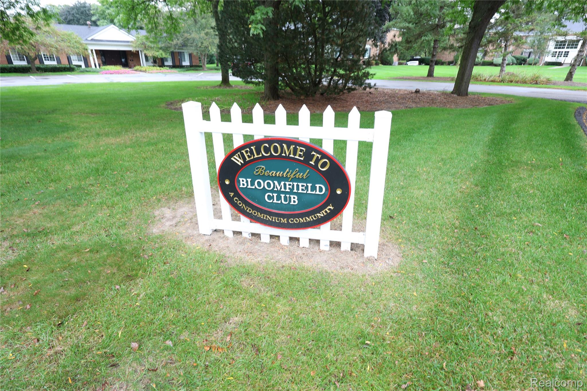 683 E Fox Hills Drive Property Photo 31