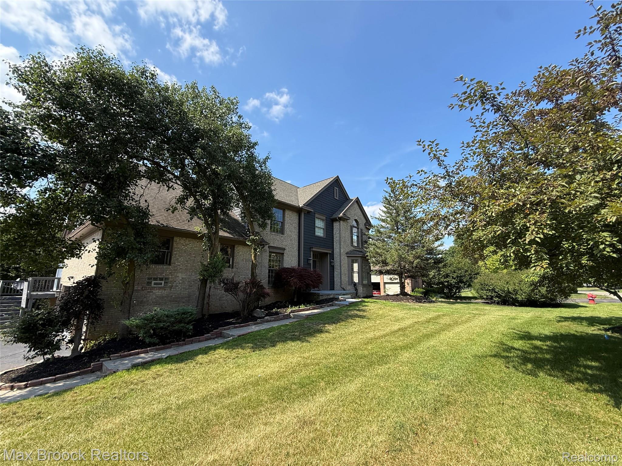 3382 Long Meadow Court Property Photo 2