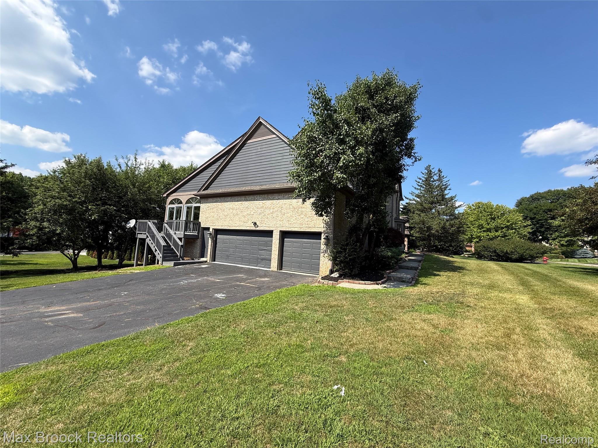 3382 Long Meadow Court Property Photo 3