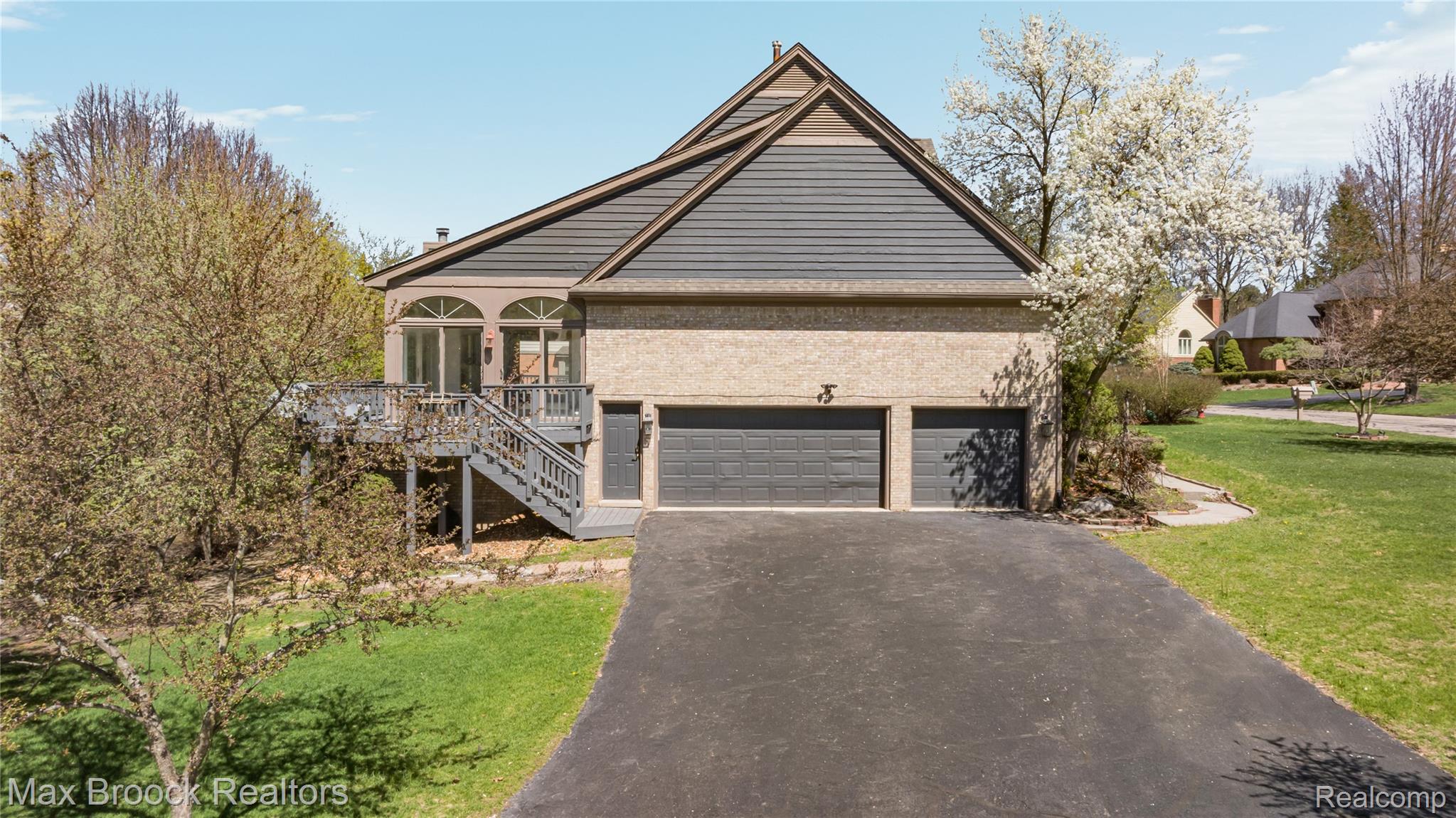 3382 Long Meadow Court Property Photo 4