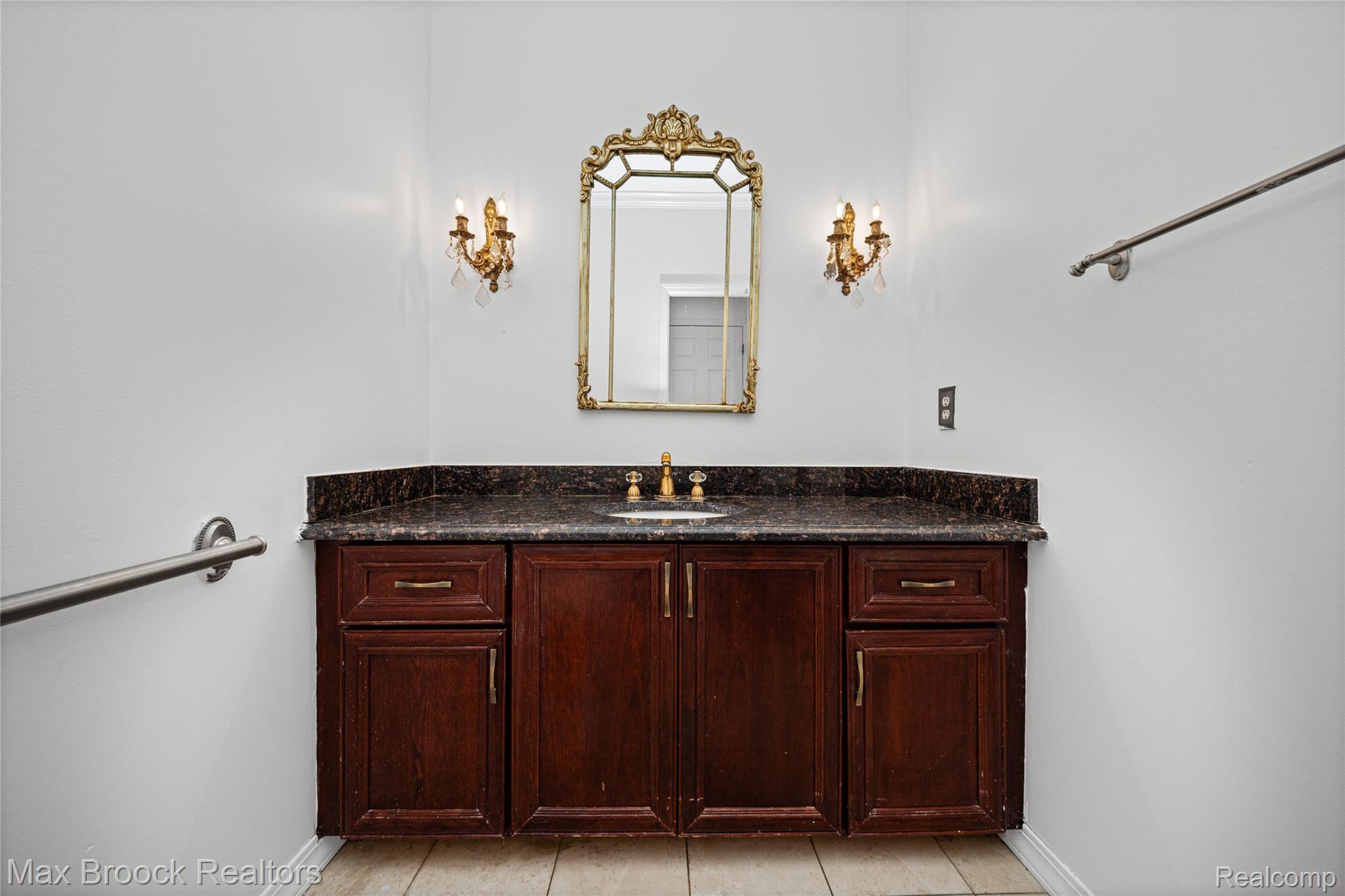 3382 Long Meadow Court Property Photo 15