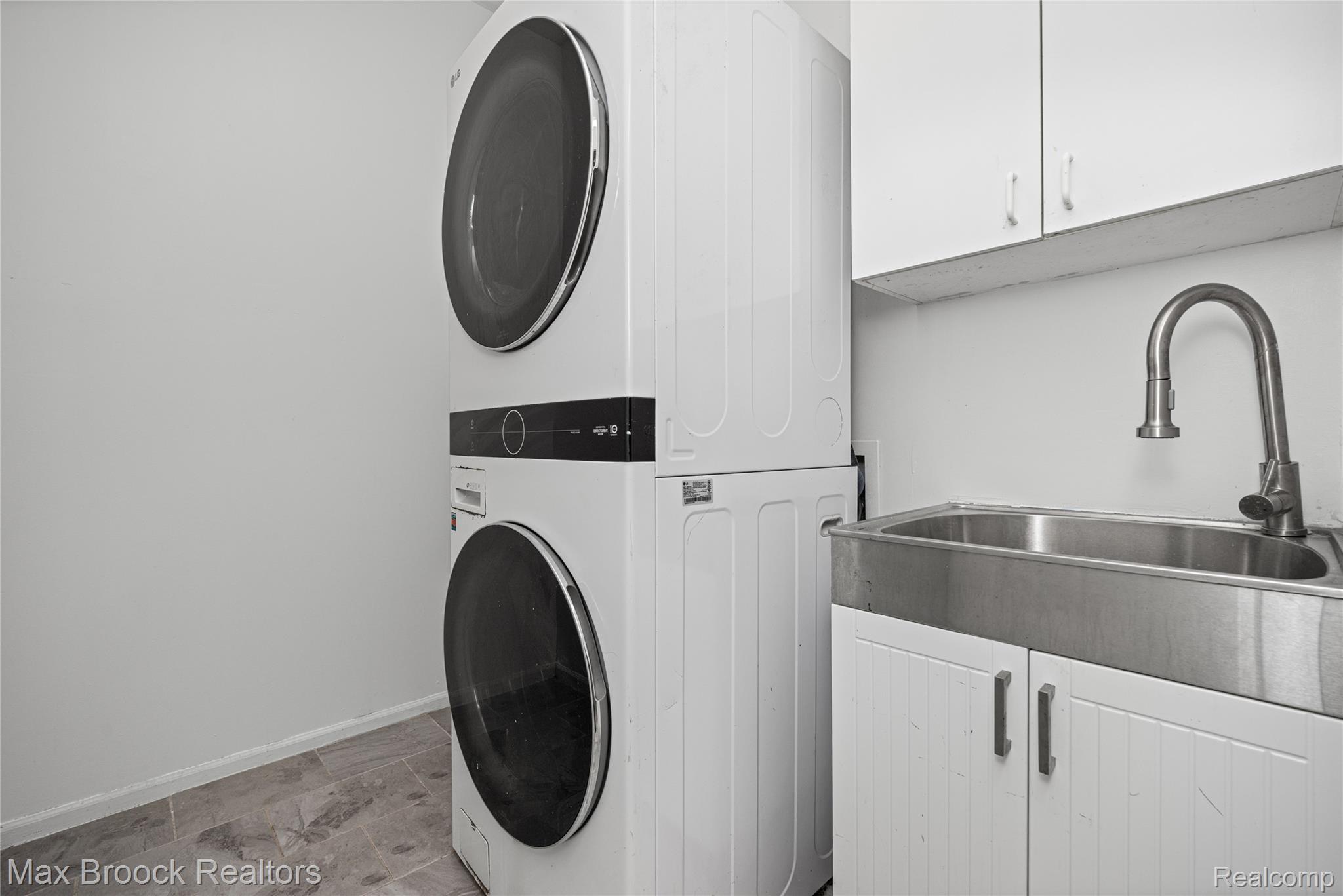 3382 Long Meadow Court Property Photo 27