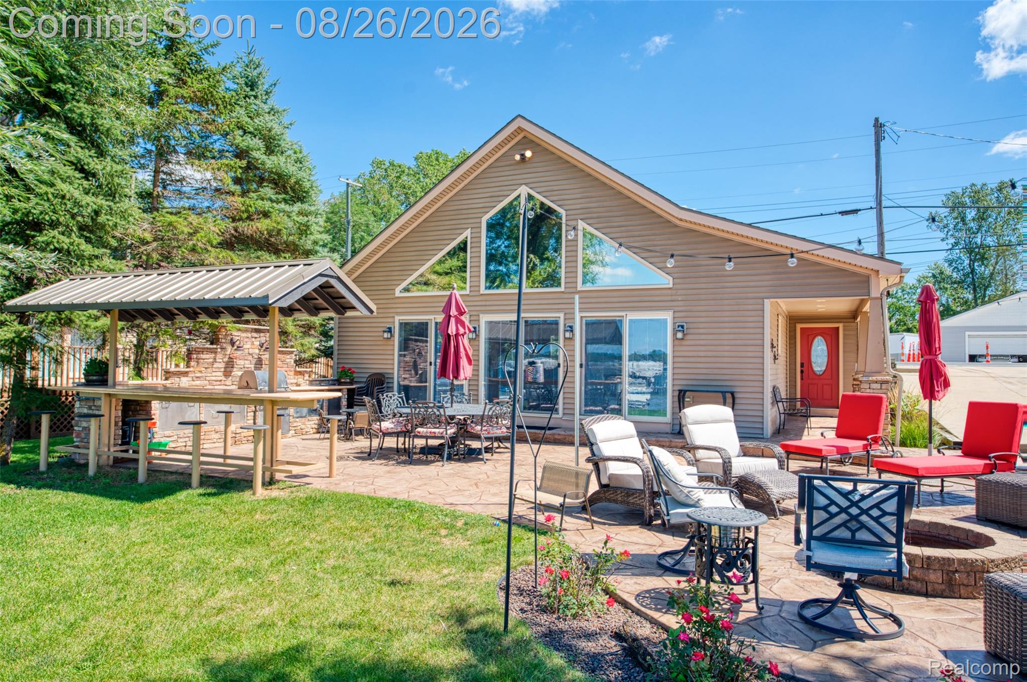 453 E Shore Drive Property Photo 2