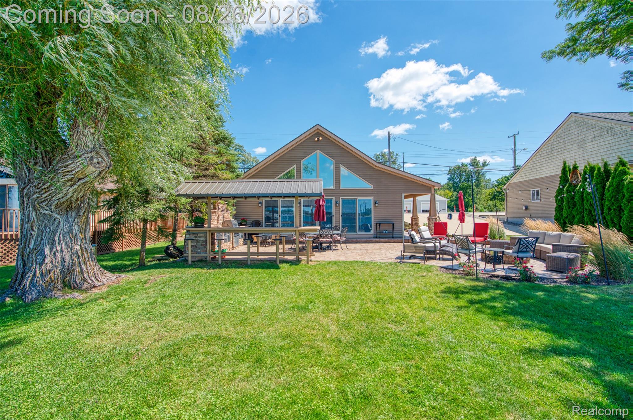 453 E Shore Drive Property Photo 4