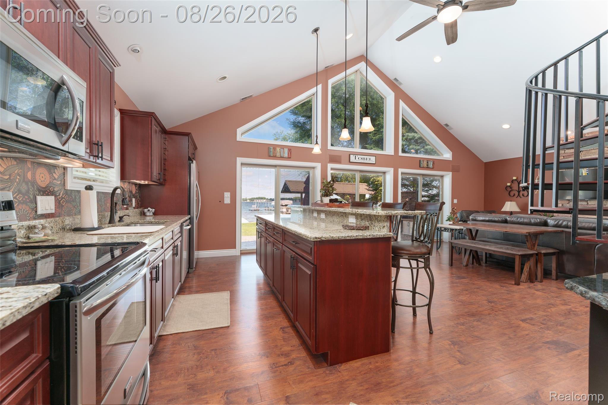 453 E Shore Drive Property Photo 20