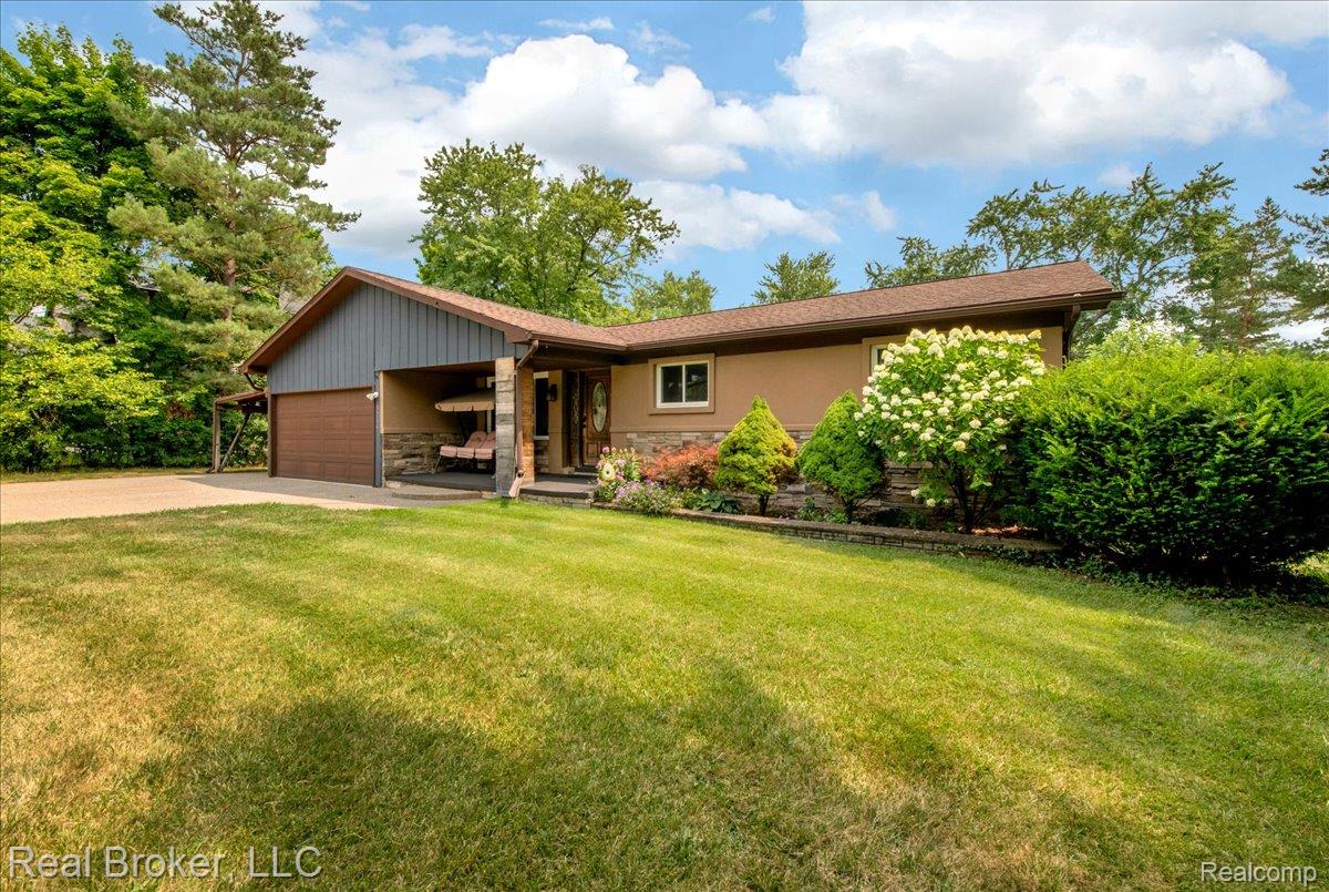 5214 Daniels Drive Property Photo 2