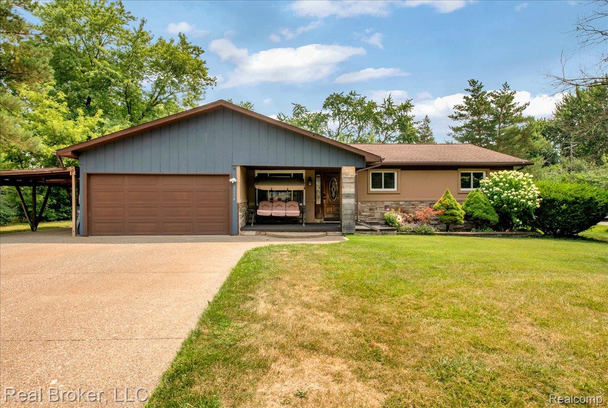 5214 Daniels Drive Property Photo 3