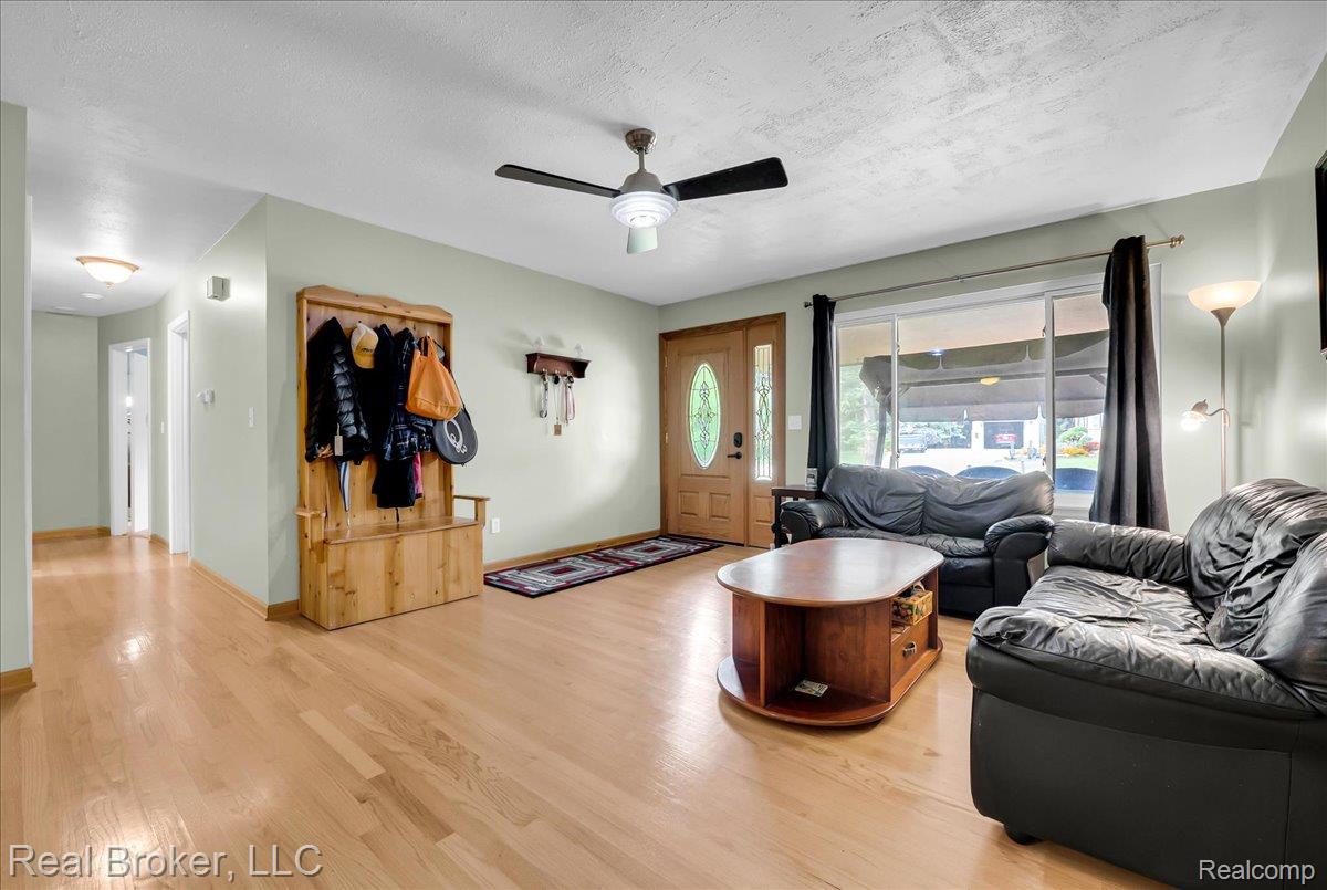5214 Daniels Drive Property Photo 4