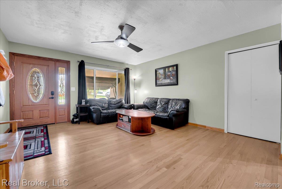 5214 Daniels Drive Property Photo 5