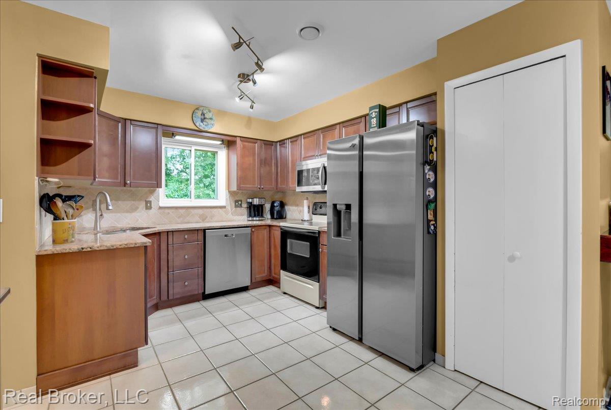 5214 Daniels Drive Property Photo 11
