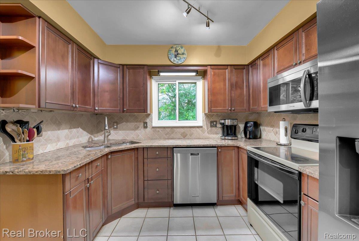 5214 Daniels Drive Property Photo 12