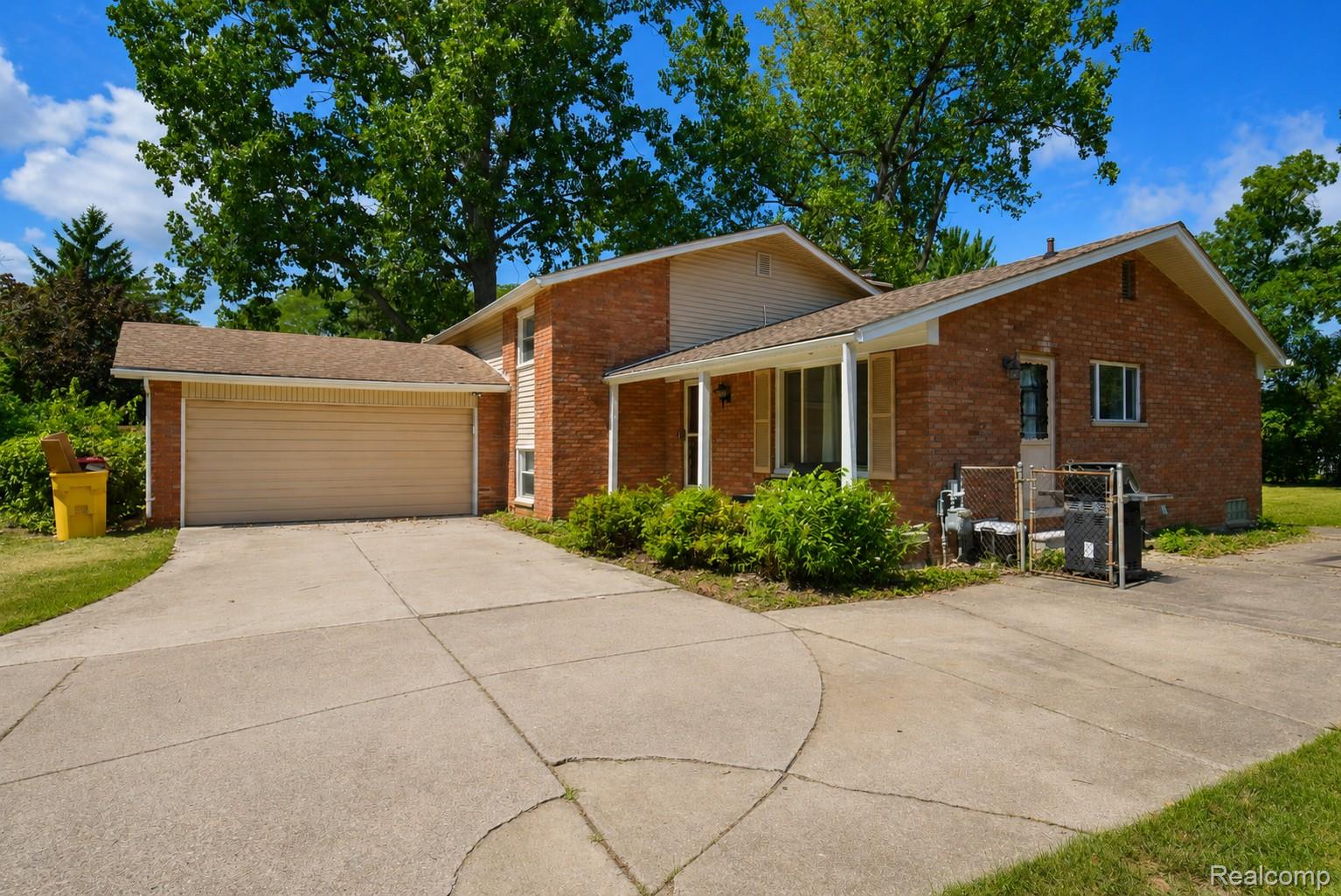 8522 Hampton Property Photo 1