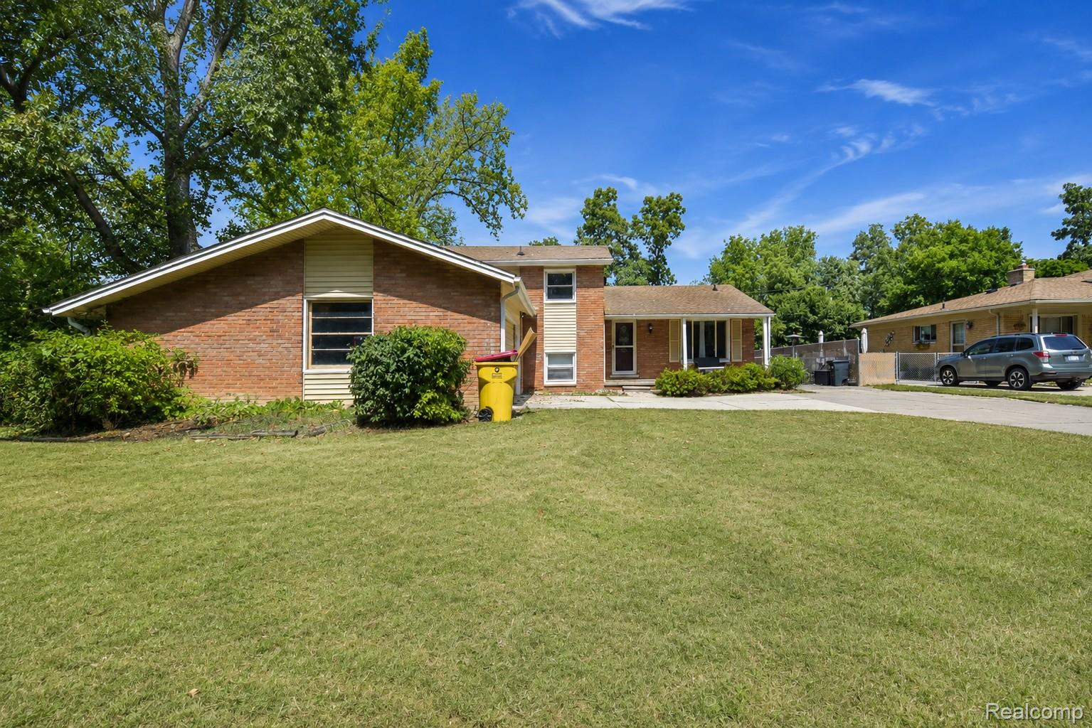 8522 Hampton Property Photo 2