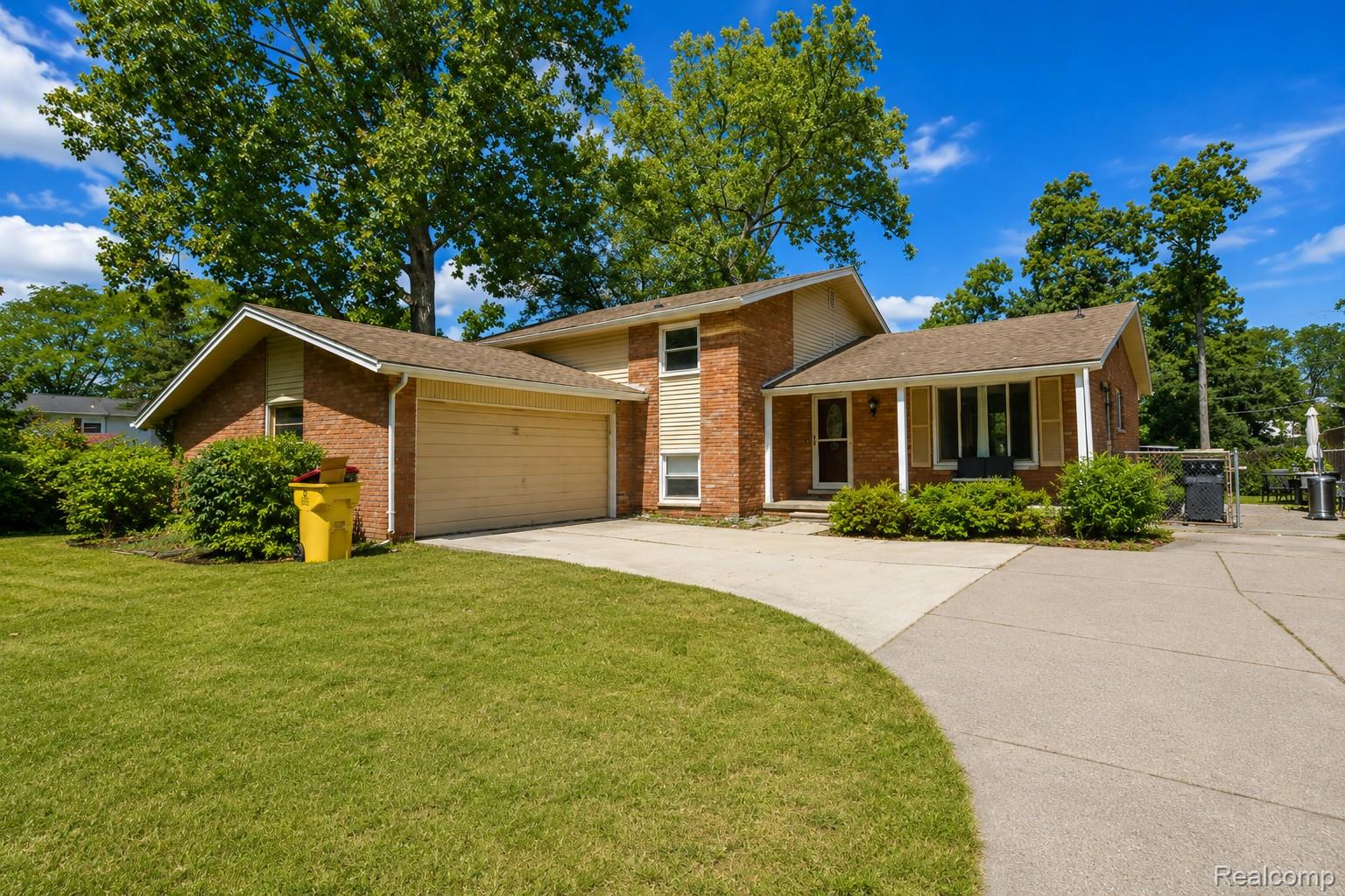 8522 Hampton Property Photo 3
