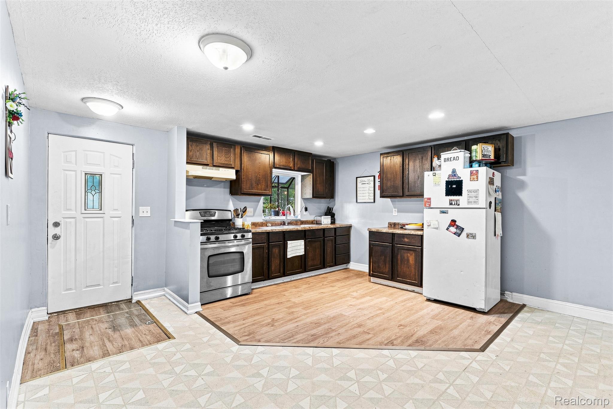 1163 S Packard Avenue Property Photo 8