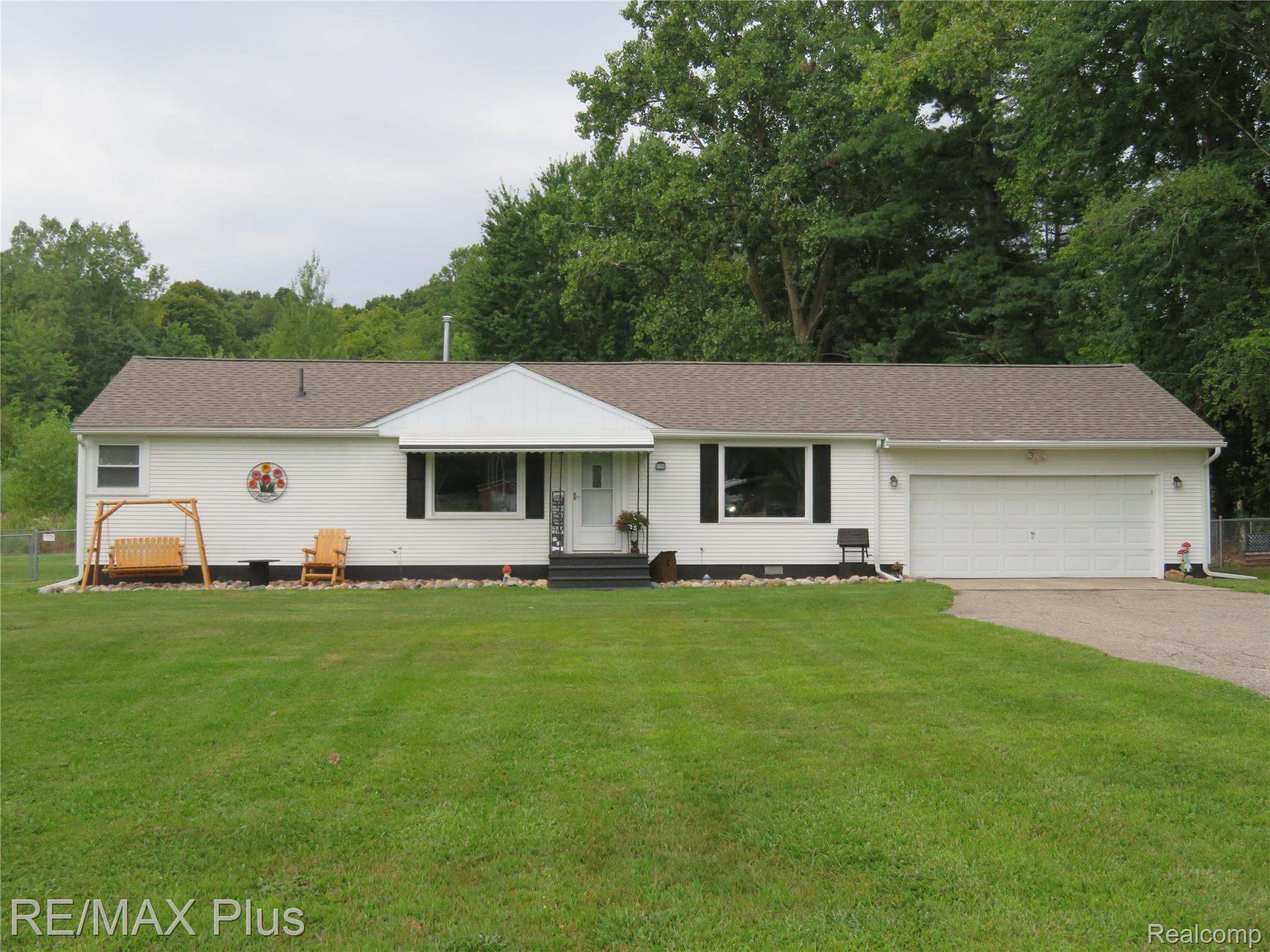 11391 N Genesee Road Property Photo 1