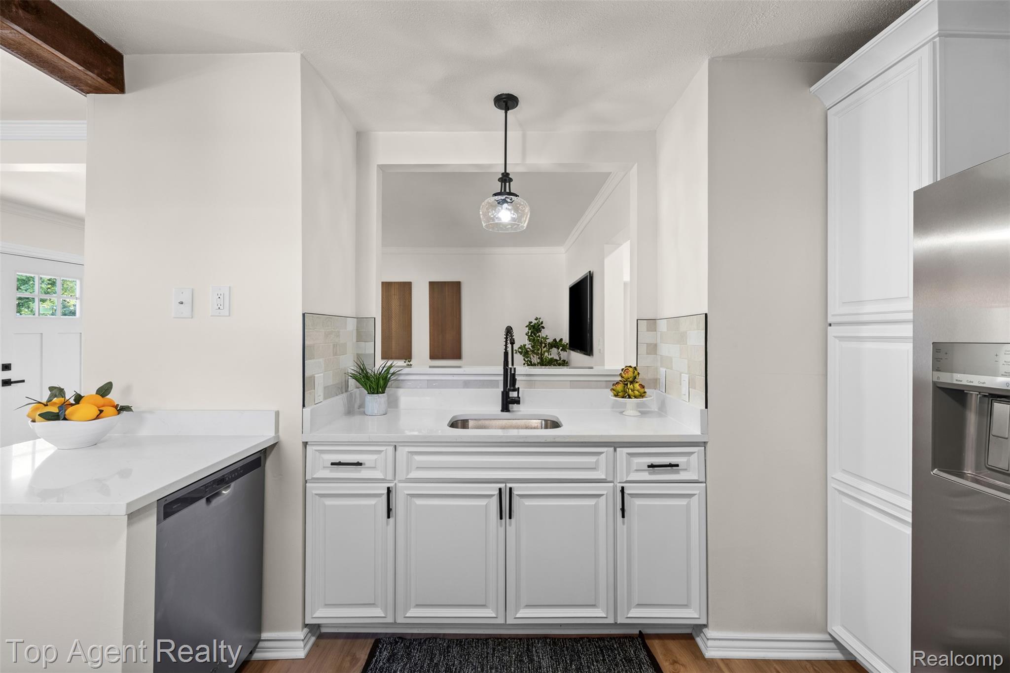 22228 Bon Heur Street Property Photo 7