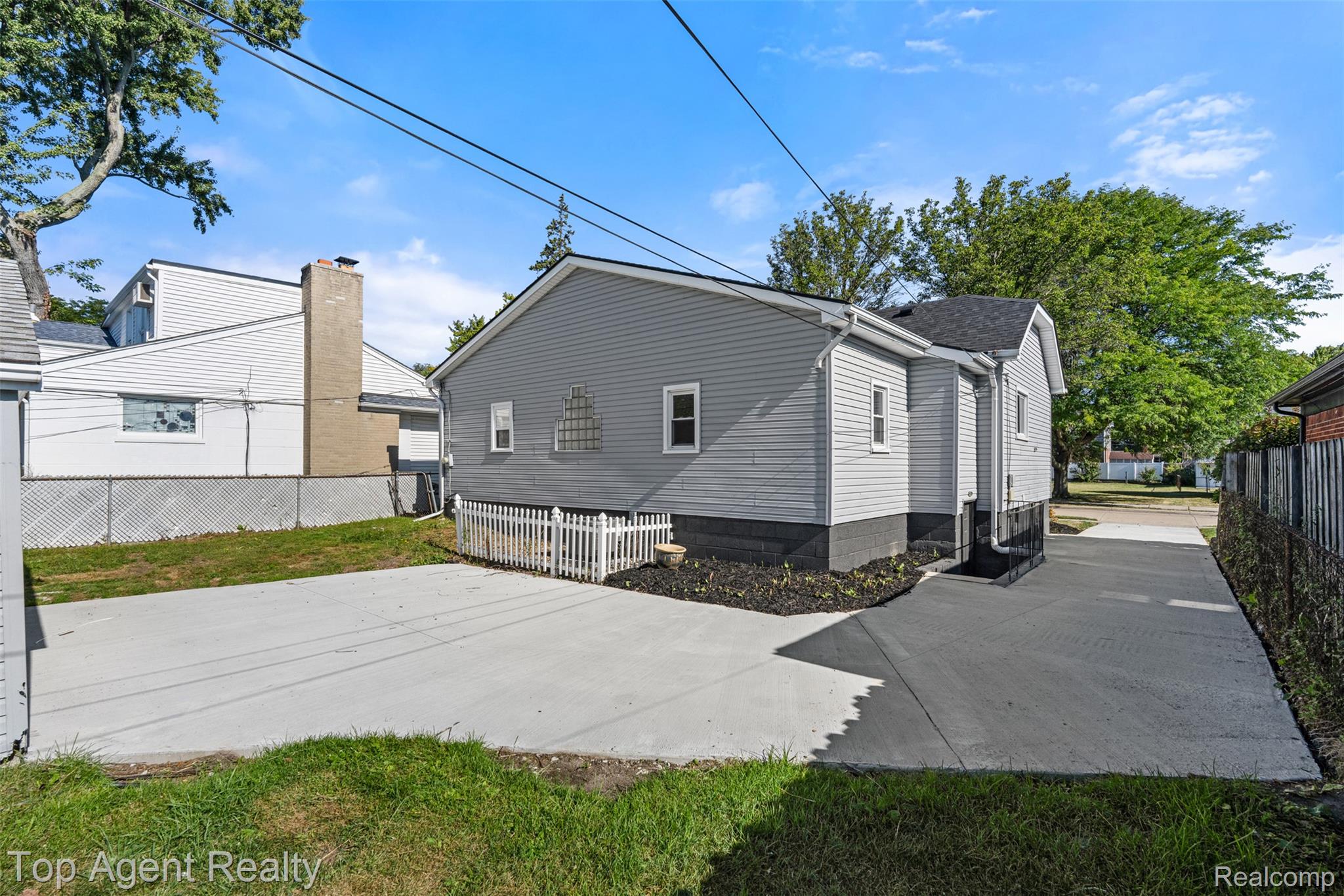 22228 Bon Heur Street Property Photo 32