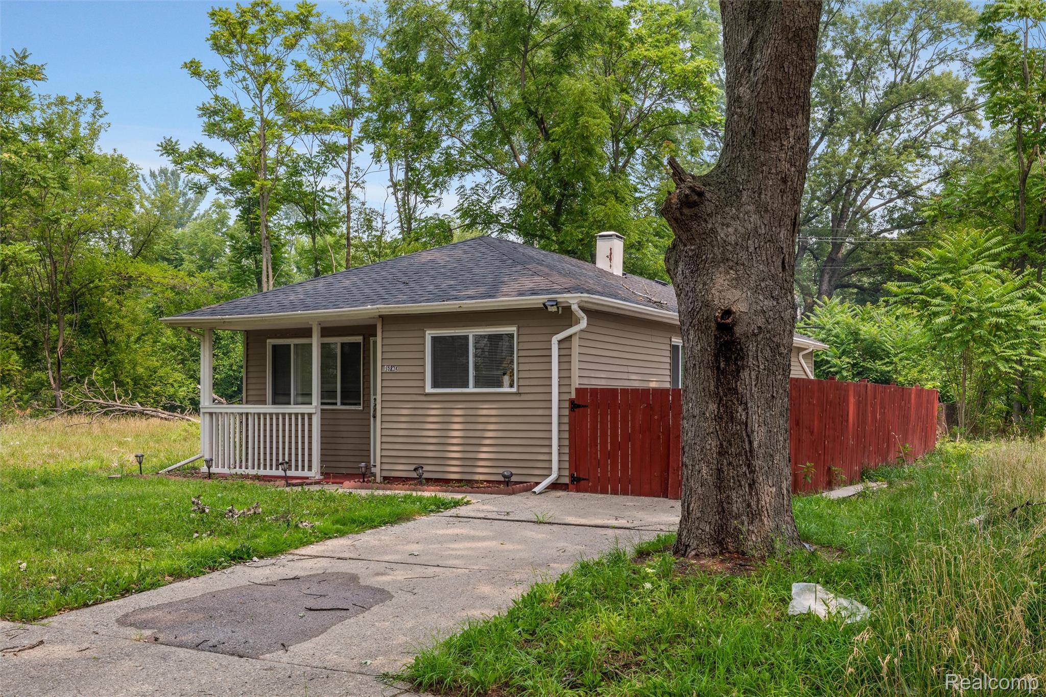 15824 Dacosta Street Property Photo 2