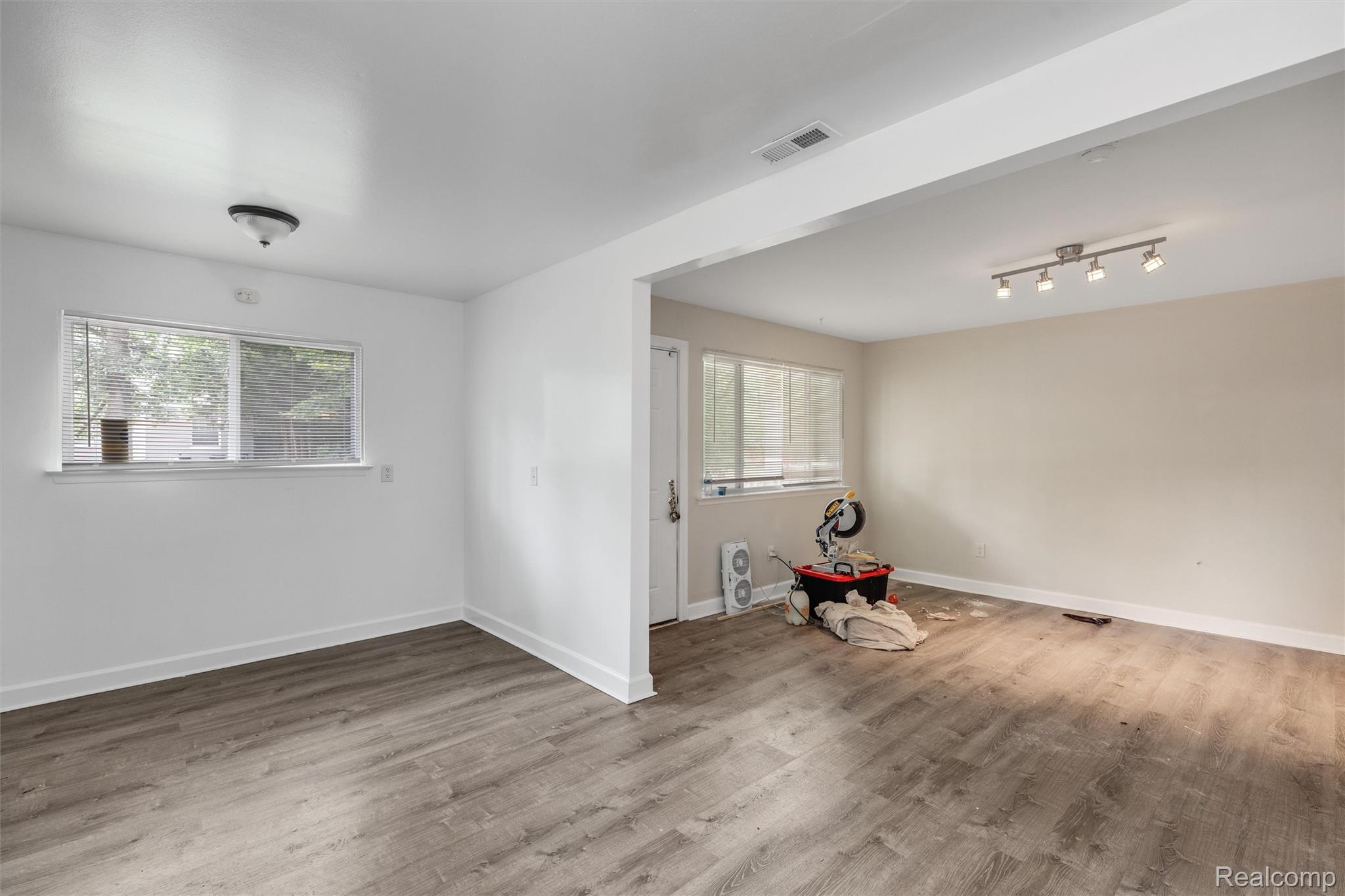 15824 Dacosta Street Property Photo 3
