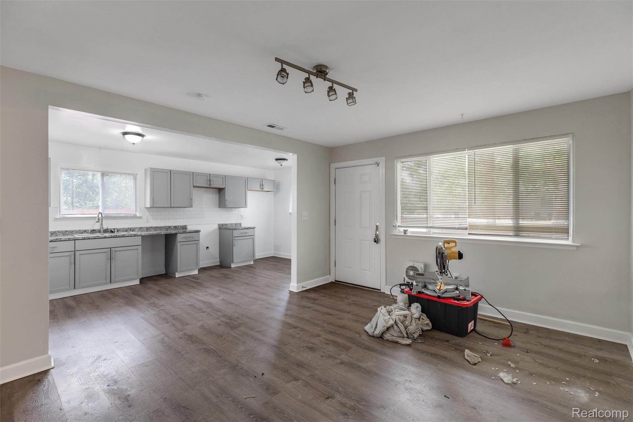 15824 Dacosta Street Property Photo 4