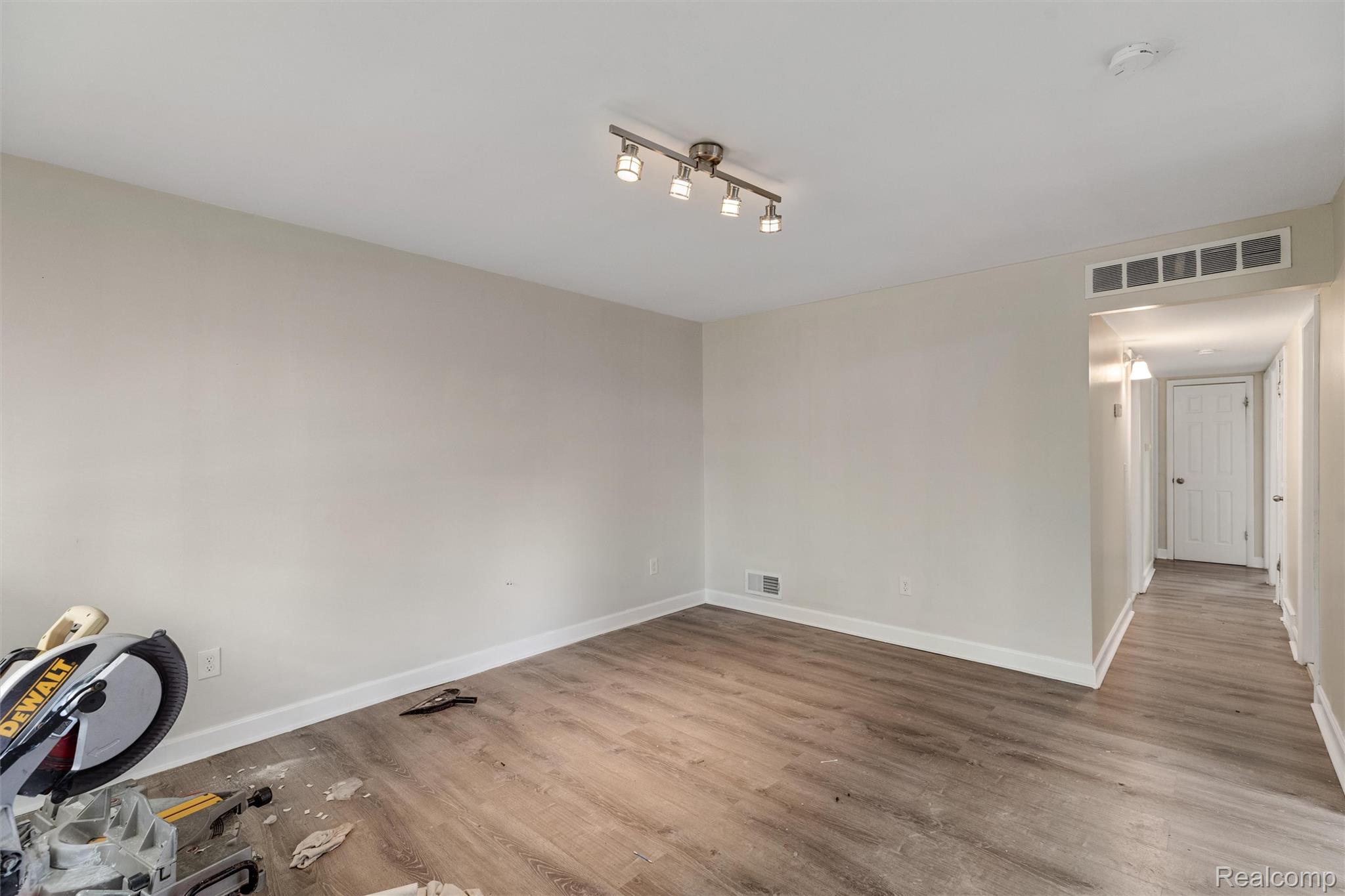 15824 Dacosta Street Property Photo 5